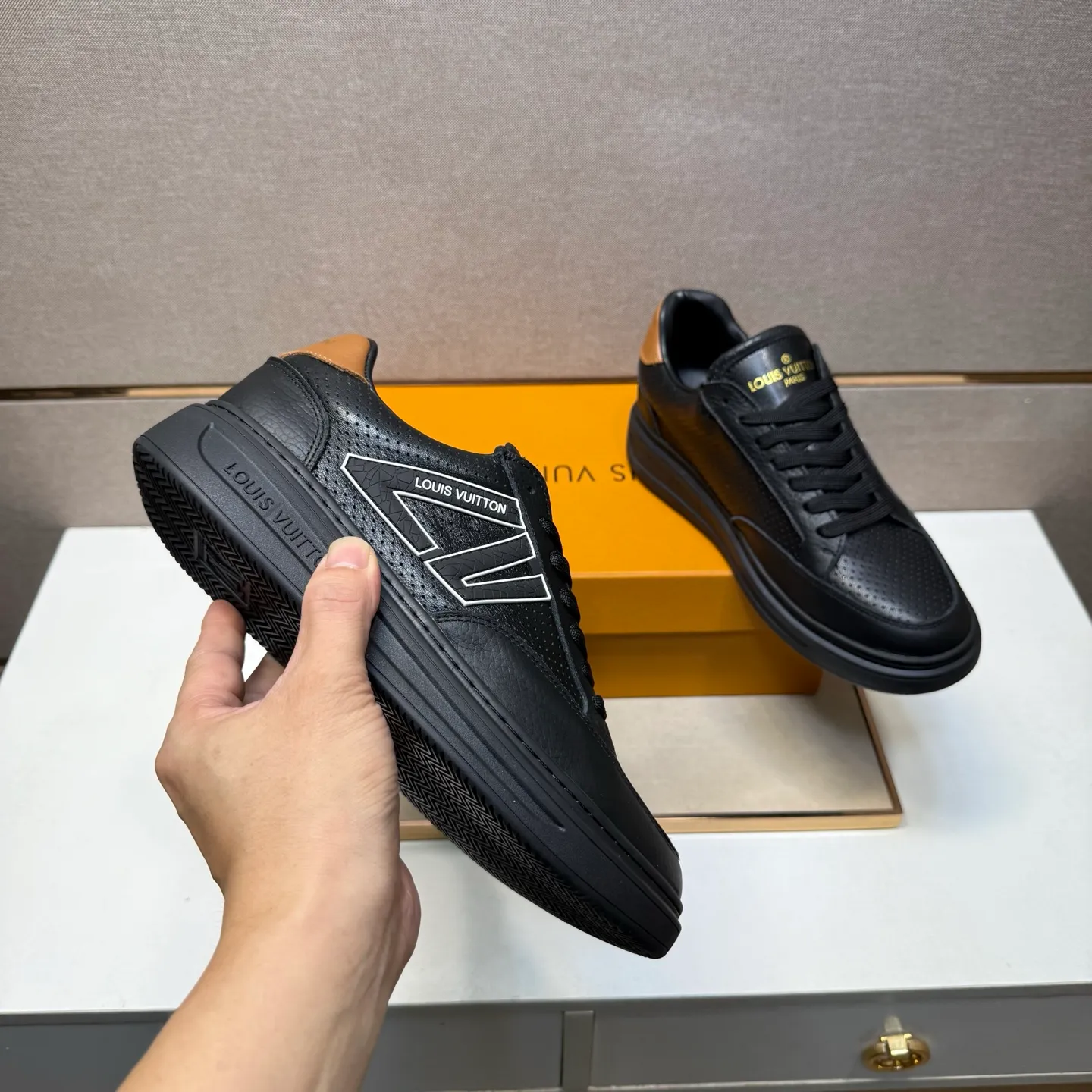 ⬛️Men's shoes 💰p420 [LV～] Men's casual shoes 2025z cabinet sales simultaneously 🔶Size: 38-44 #️⃣ 🔷6 colors🔜The upper is made of multi-material splicing ➕Genuine leather lining, comfortable and breathable, sole: original comfortable and wear-resistant outsole, ⚠️Real thing📱Photographed🎬The real thing is better📢📢📢